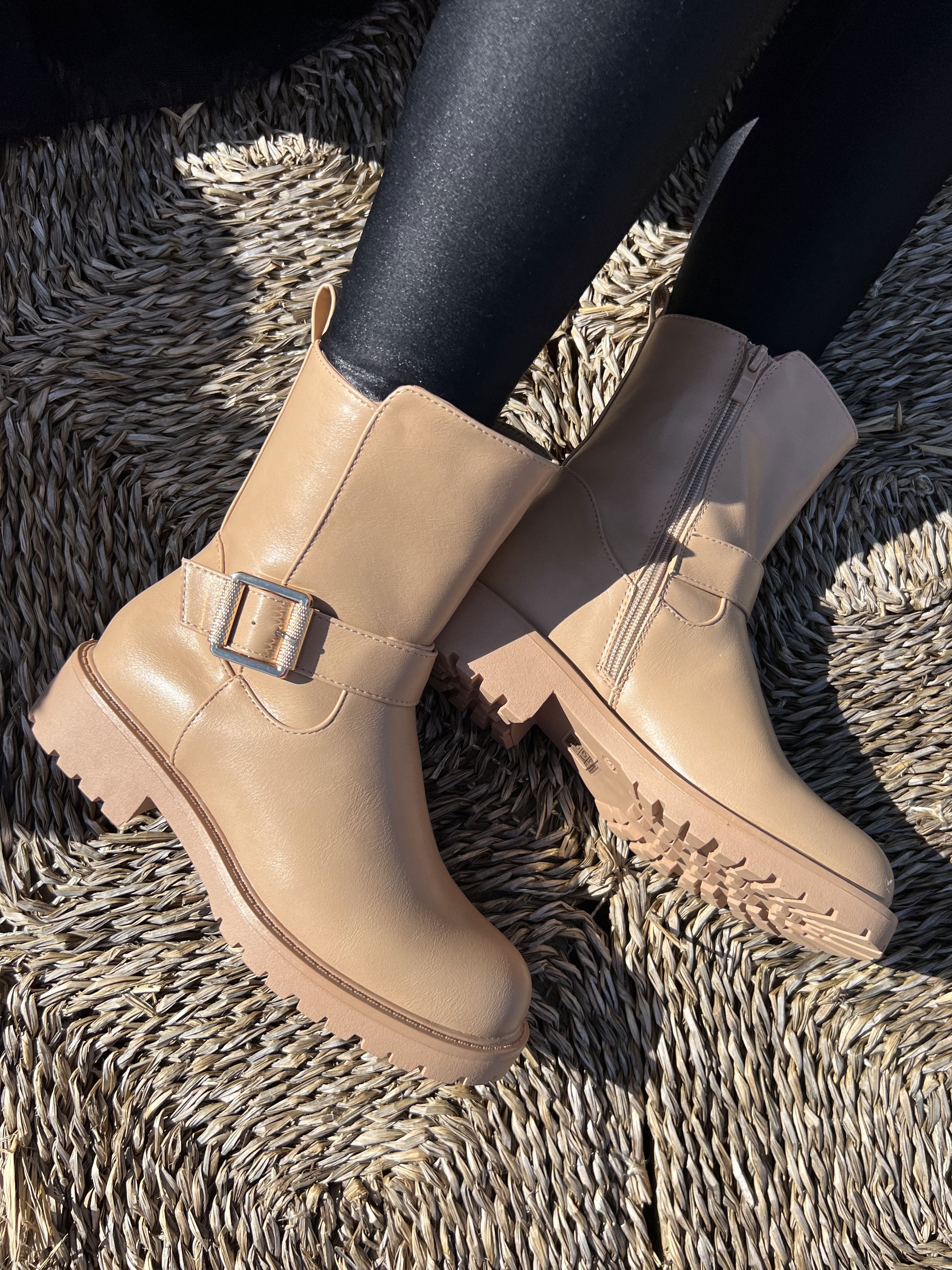 Lea - Coola stövlar med guldspänne